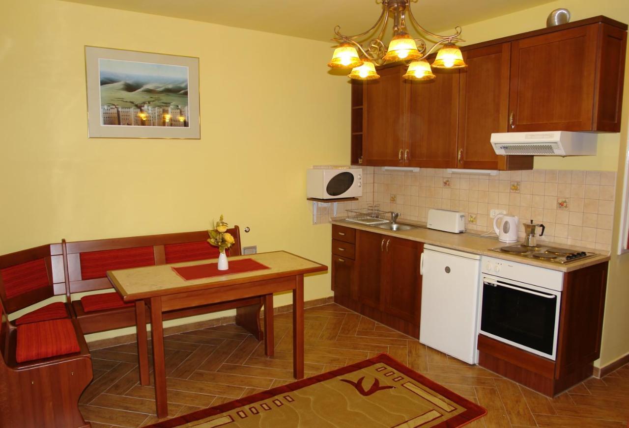 Holdlux Apartmanok Sárvár Exterior foto